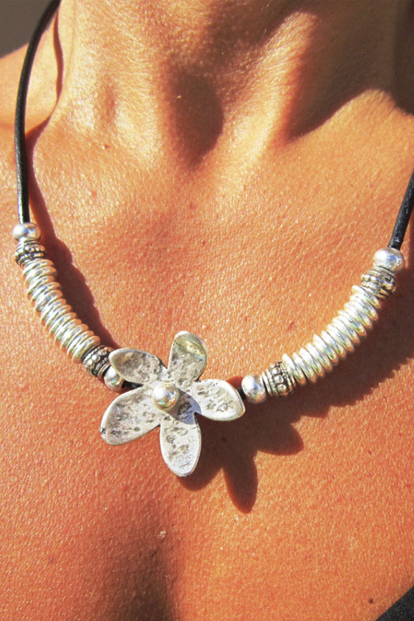Bohemian Floral Pattern Necklace