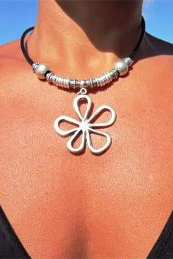 Floral Pattern Silver Necklace
